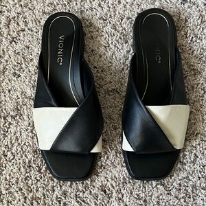Vionic Miramar Slide. Black and Cream. Napa Leather. Size 9